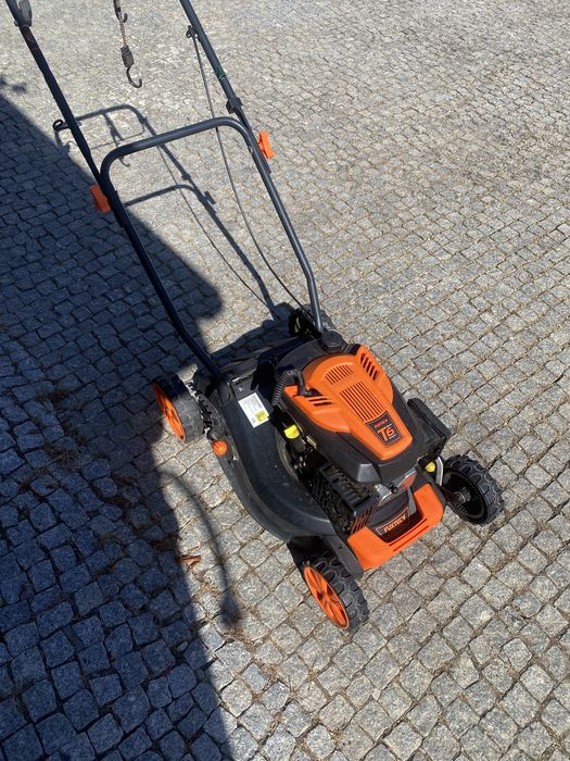 Corta-relvas Fuxtec 146 cc como Novo