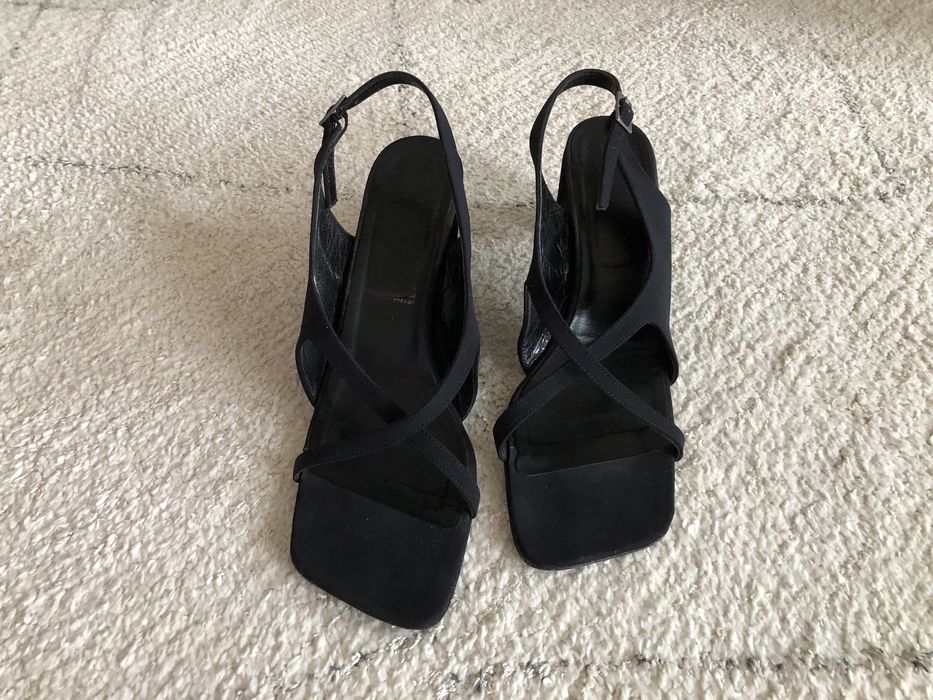 Sandałki na obcasie słupkowym