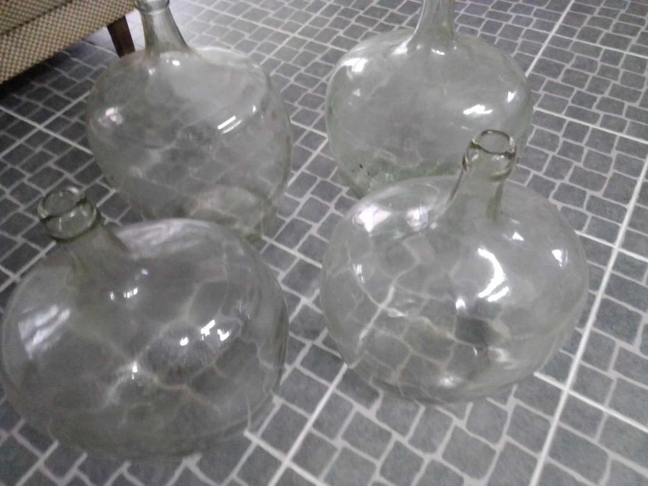 Garrafões antigos de 20 litros