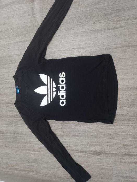 Sprzedam t-shirt rozmiar S firmy Adidas.