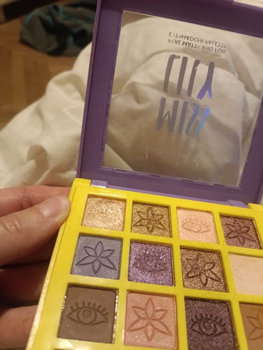 Paleta miss Lily marki lovely.