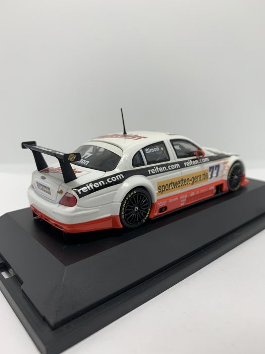 Jaguar Racing V8 Star da Schuco escala 1/43