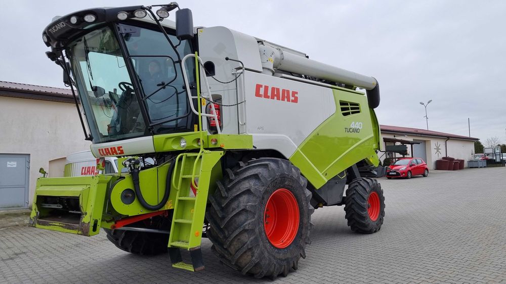 Kombajn zbożowy CLAAS TUCANO 440 rok 2019 stan bdb