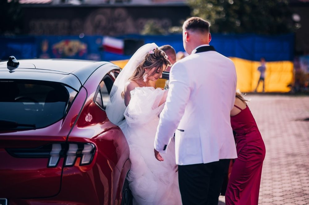 Auto do ślubu limuzyna samochód do ślubu