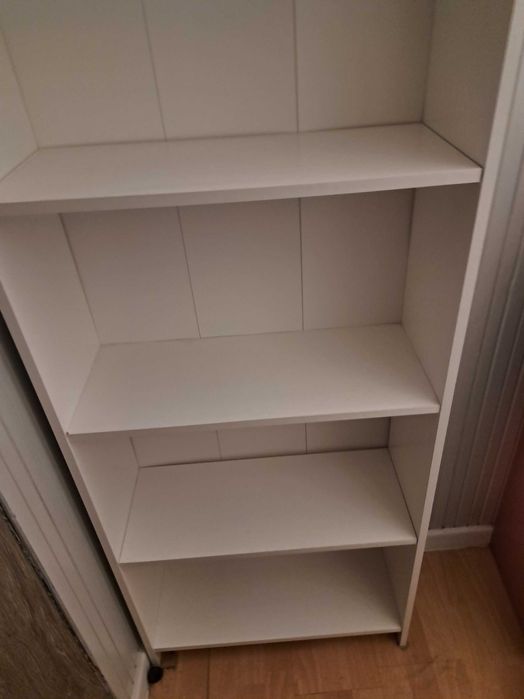 Biały regał Ikea Gersby