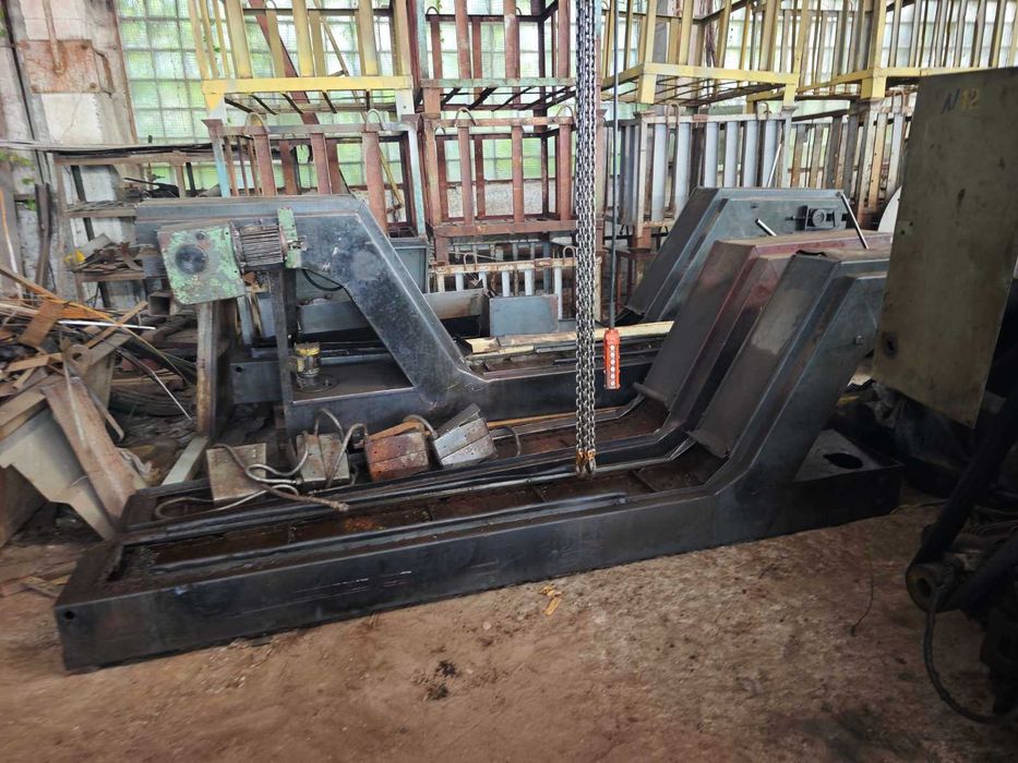 16А20Ф3, 16К30Ф3, 16М30Ф3 - токарні станки з ЧПУ; ИТ 1М, 16Б16КП, 1М65