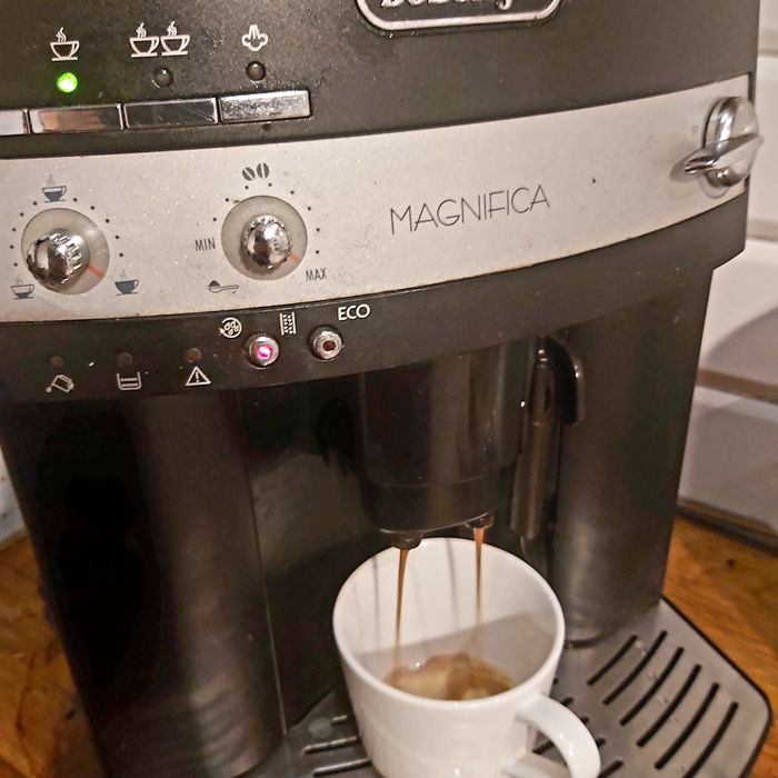 Ekspres ciśnieniowy DeLonghi Magnifica