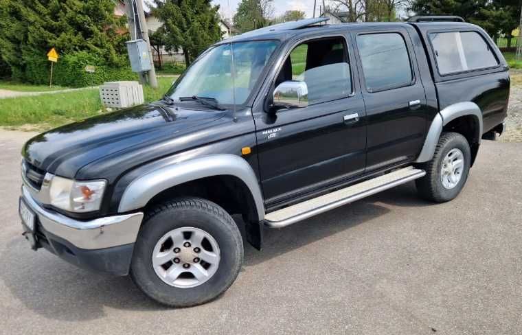 Разборка Toyota Hilux  бампер комплектний