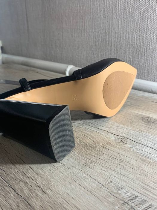 Шкіряні босоніжки