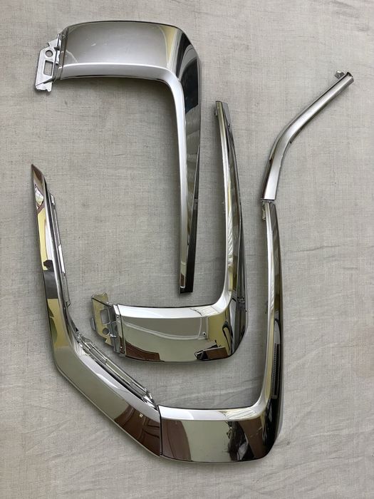 Накладка бампера шильдик хром шумка крила Мітсубісі Аутлендер 3 PHEV