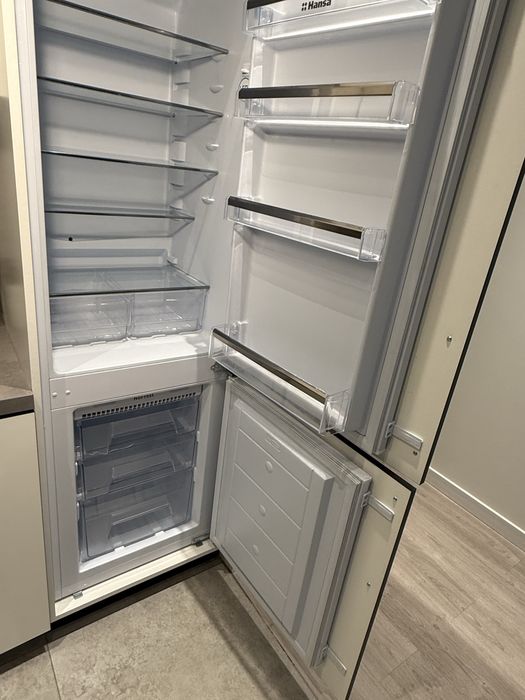 Холодильник вбудований Hansa