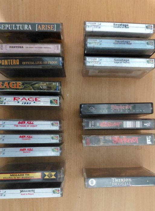 Касети с записами рок гуртів