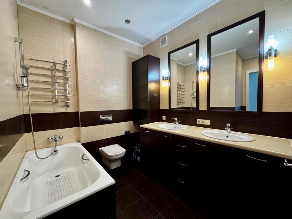 Продам квартиру 189,4 м², сталінка — Козловського 5, урядовий квартал