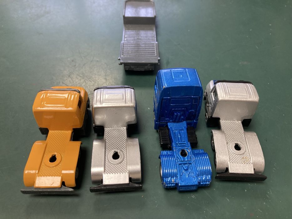 Lote 4 miniaturas Siku camiões