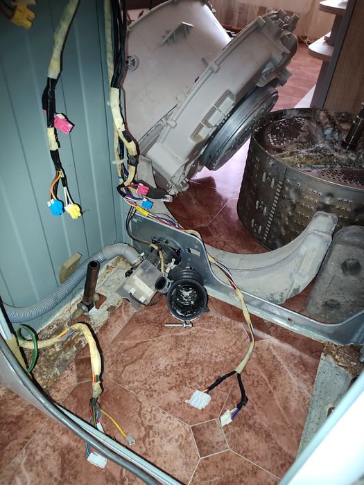 Продам запчасти на стиральную машину LG F 1056 MD