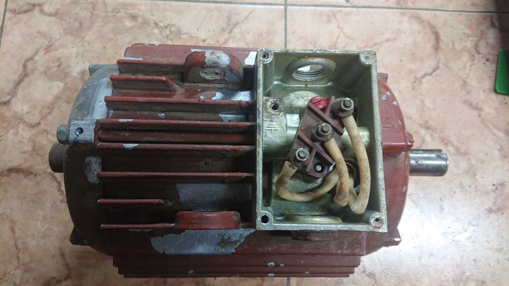 Три двигуна - асинхронні СССР.