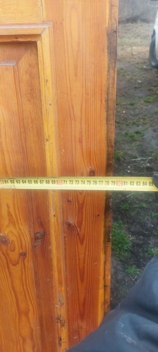 Вхідні деревяні двері