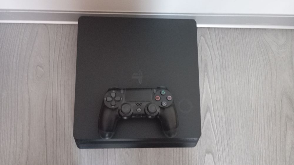 Продам пс4 slim в хорошому стані