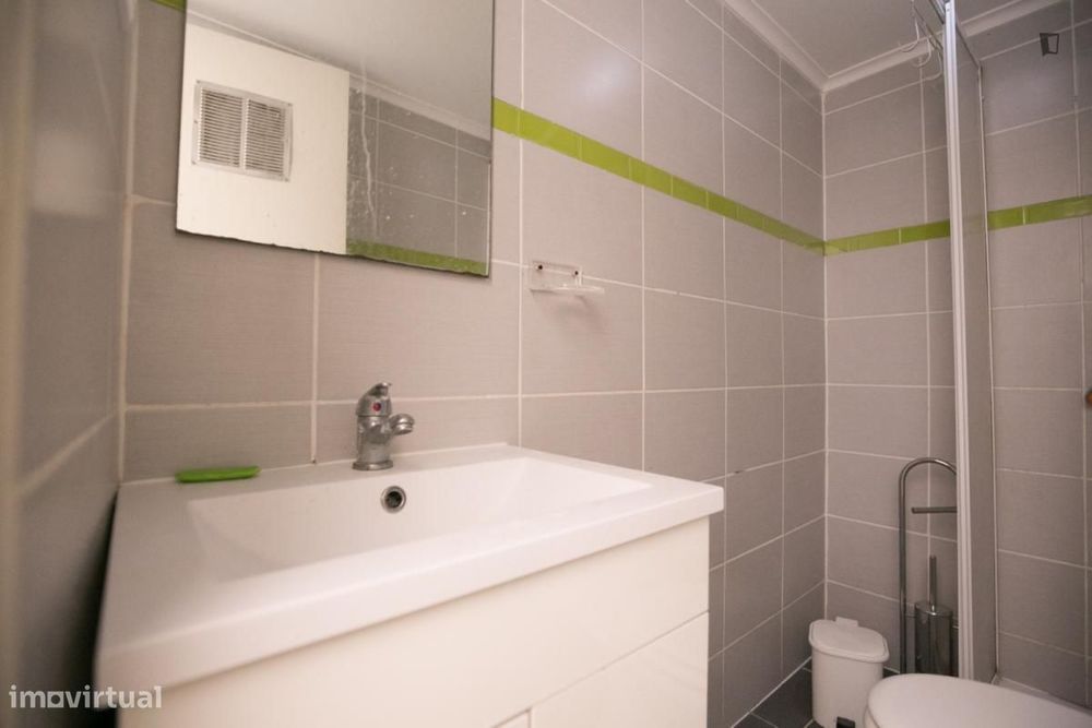 Quarto - localizado em Alameda Lisbon