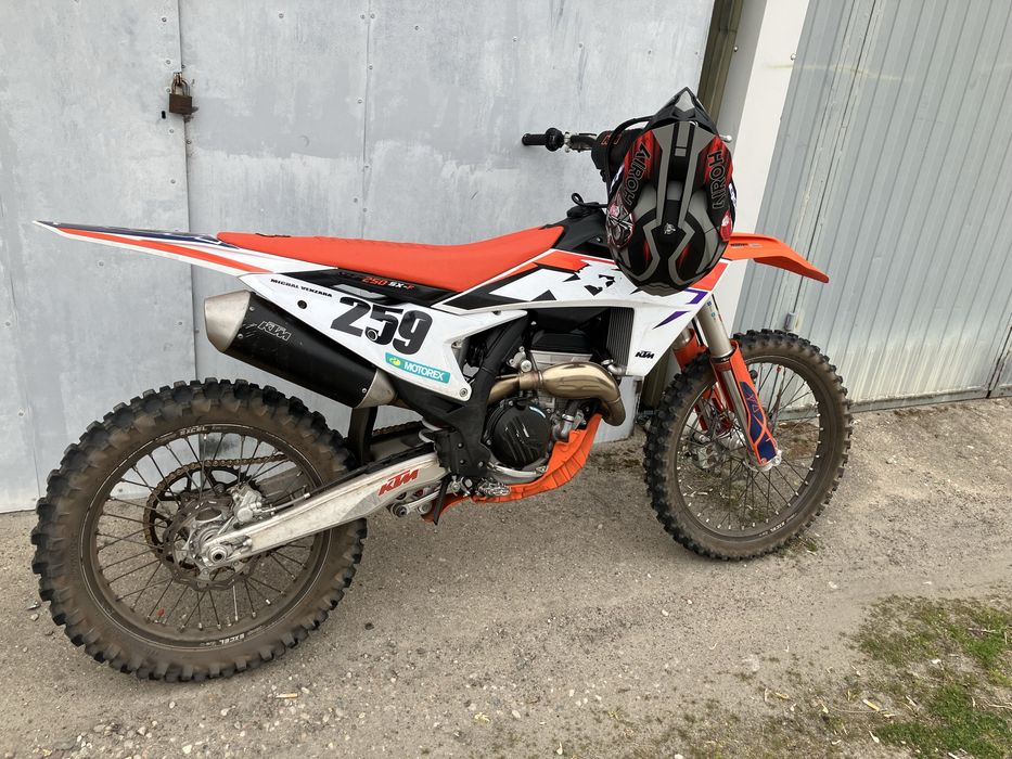 Cross KTM 250 SX-F
