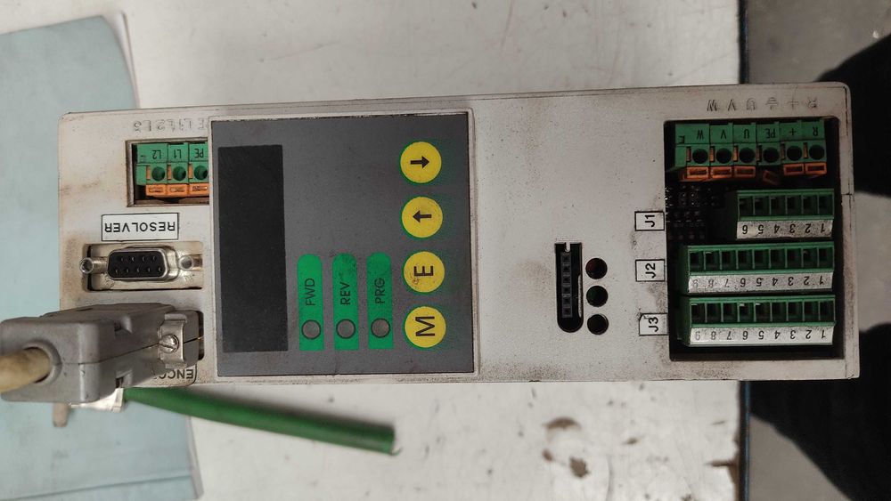 Controlador Sipro siax 200 com 3 servomotores e respetivas drives