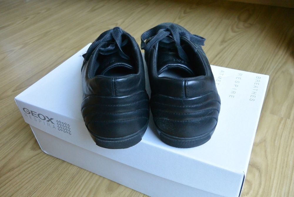 Sapatilhas em pele Geox