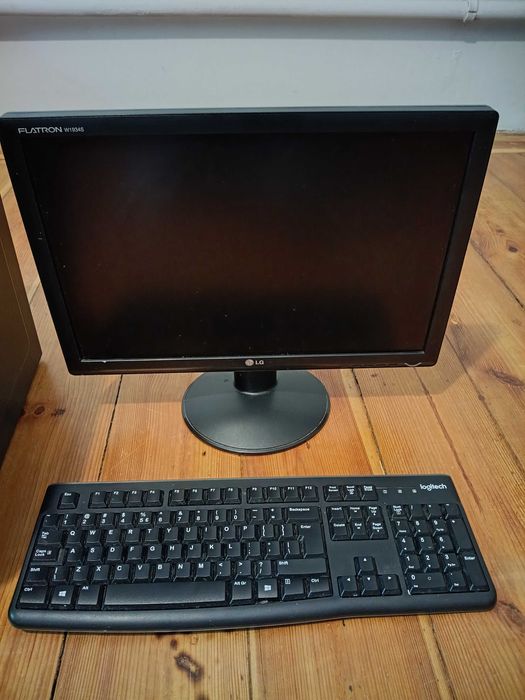Zestaw komputer, monitor, klawiatura
