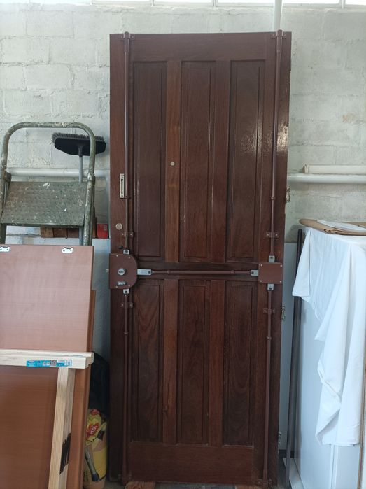 Porta em Madeira Maciça