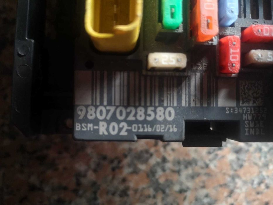 caixa serviço motor / caixa fusíveis PEUGEOT/CITROEN