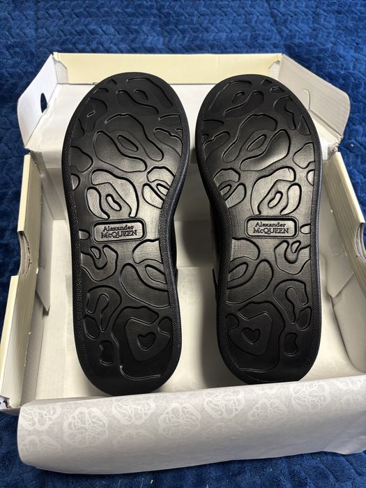 Alexander McQUEEN all black