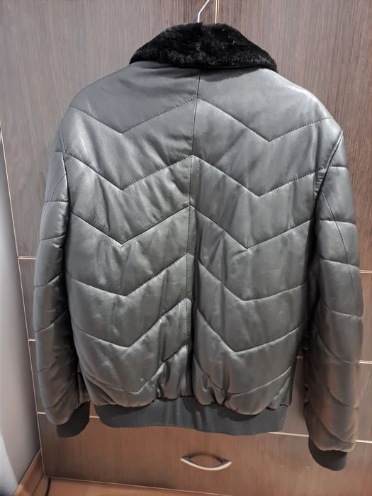Зимова шкіряна куртка