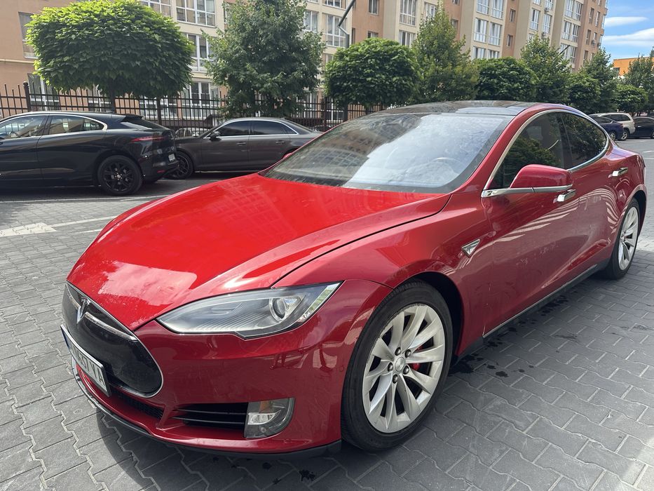 Tesla model s пневма повний привід