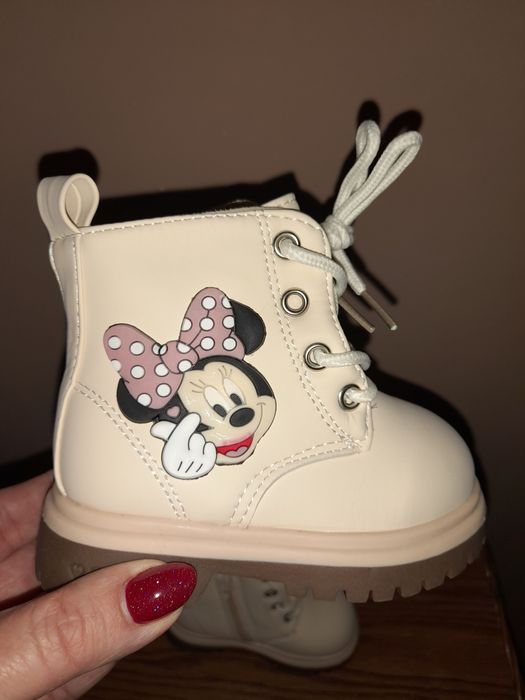 Zimowe  buciki dla dziewczynki rozmiar 20