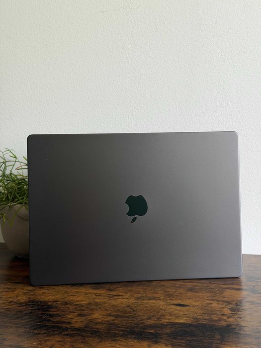 MacBook Pro 16” M4 Pro  | 24GB RAM |  1TB SSD |