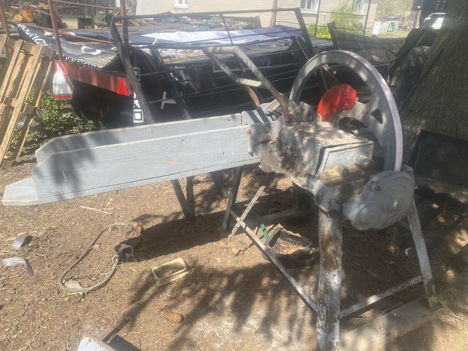 Sprzedam Sieczkarnie i rozsiewacz