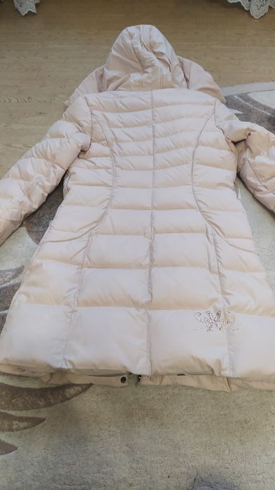 Пухова куртка жіноча