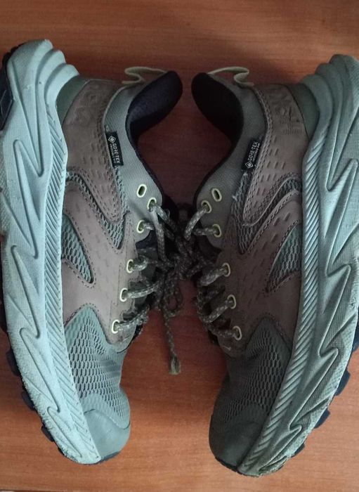 Продам взуття HOKA