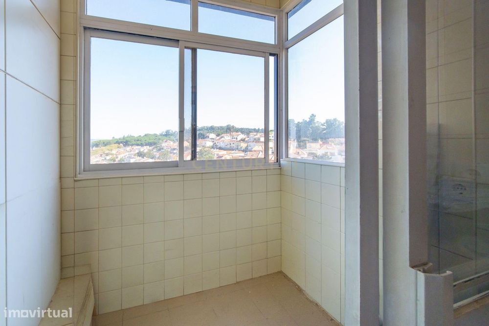 T4 no Restelo com Vista Frontal de Rio