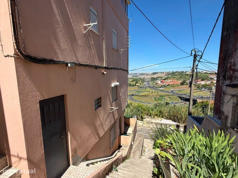 Prédio de Investimento com 10 Frações | Encosta do Sol | Grande Lisboa