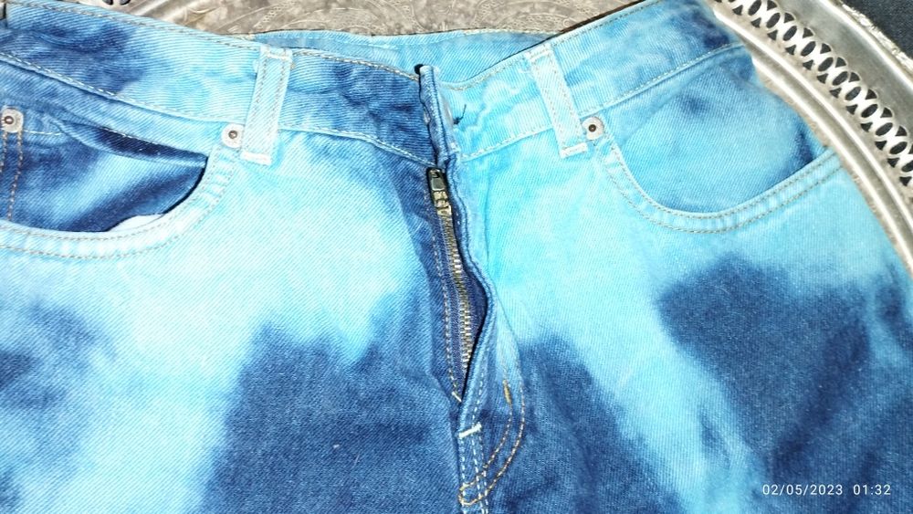 Calça tingidas ,de boca de sino