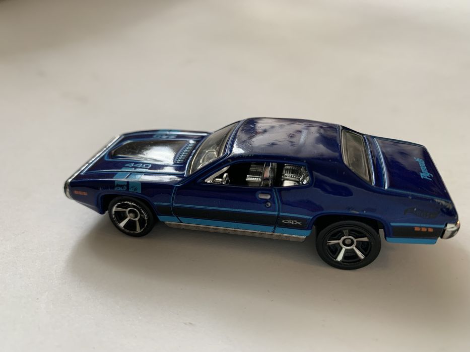 Hot Wheels '71 Plymouth GTX - серия Muscle Mania