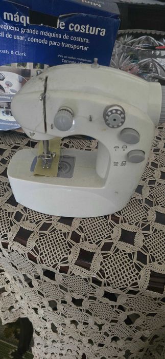 Máquina de costura portátil NOVA