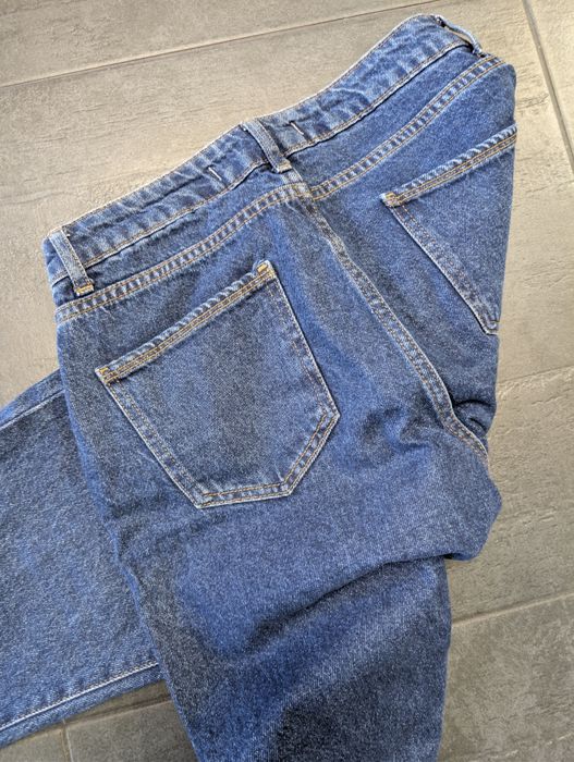Нові джинси mom, моми