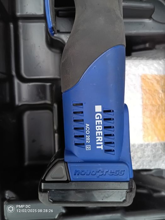 Акумуляторний прес Geberit ACO 202 (2)