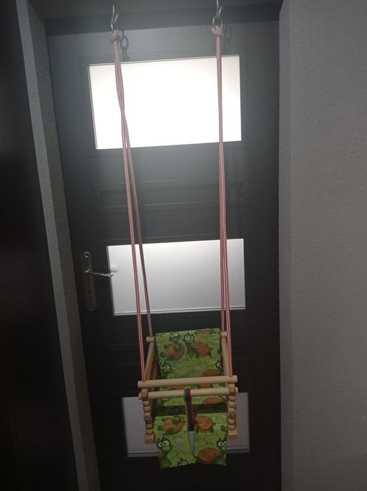 Drewniana huśtawka dla dzieci