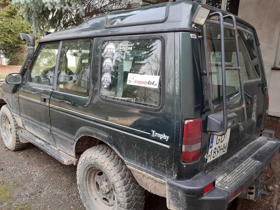 Samochód osobowy Land Rover z 1998.