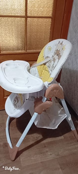Стульчик для кормления дитини