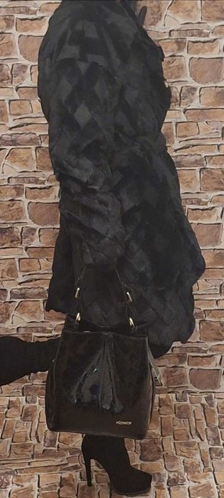 Bardzo elegancki płaszcz o fakturze futerka Marki La Monne