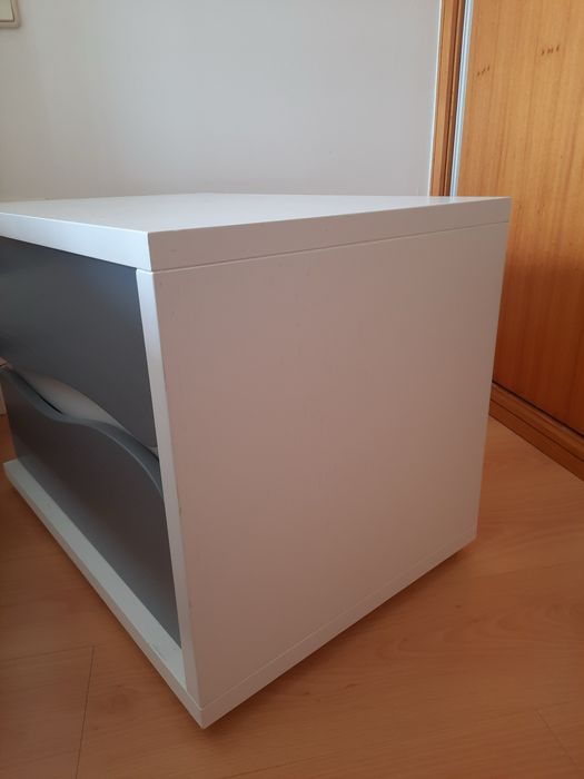 1 Mesa de cabeceira