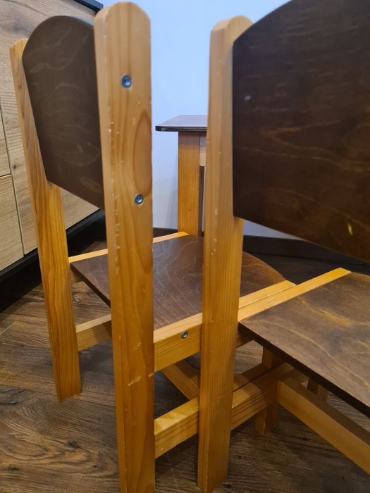 Stolik z krzesełkami dla dzieci